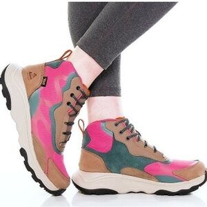Teva 7.5 Women’s Geotrecca Hiking Boot Pink + Blue